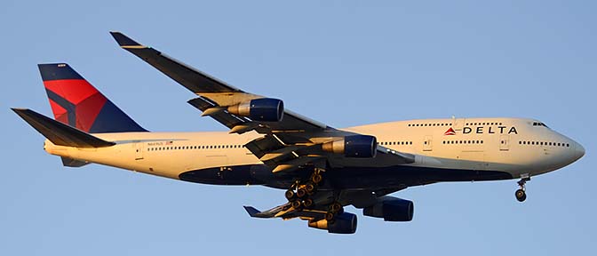 Delta Boeing 747-451 N669US, Phoenix Sky Harbor, December 26, 2015